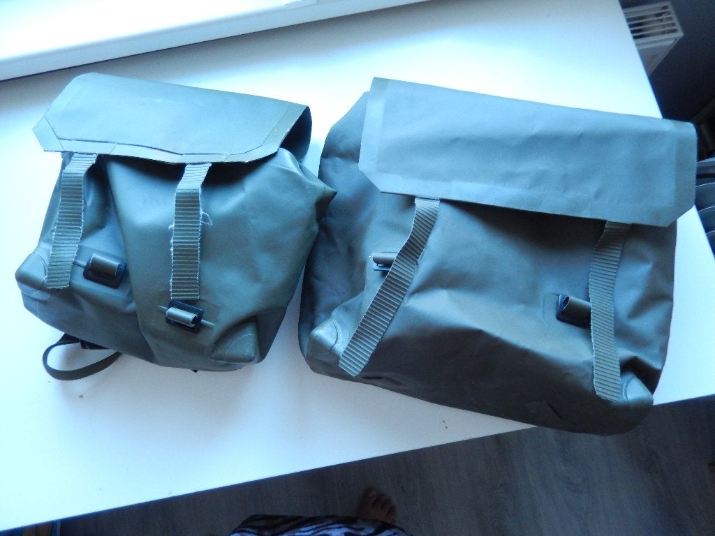 Grote en kleine leger tas, Ophalen of Verzenden, Zo goed als nieuw