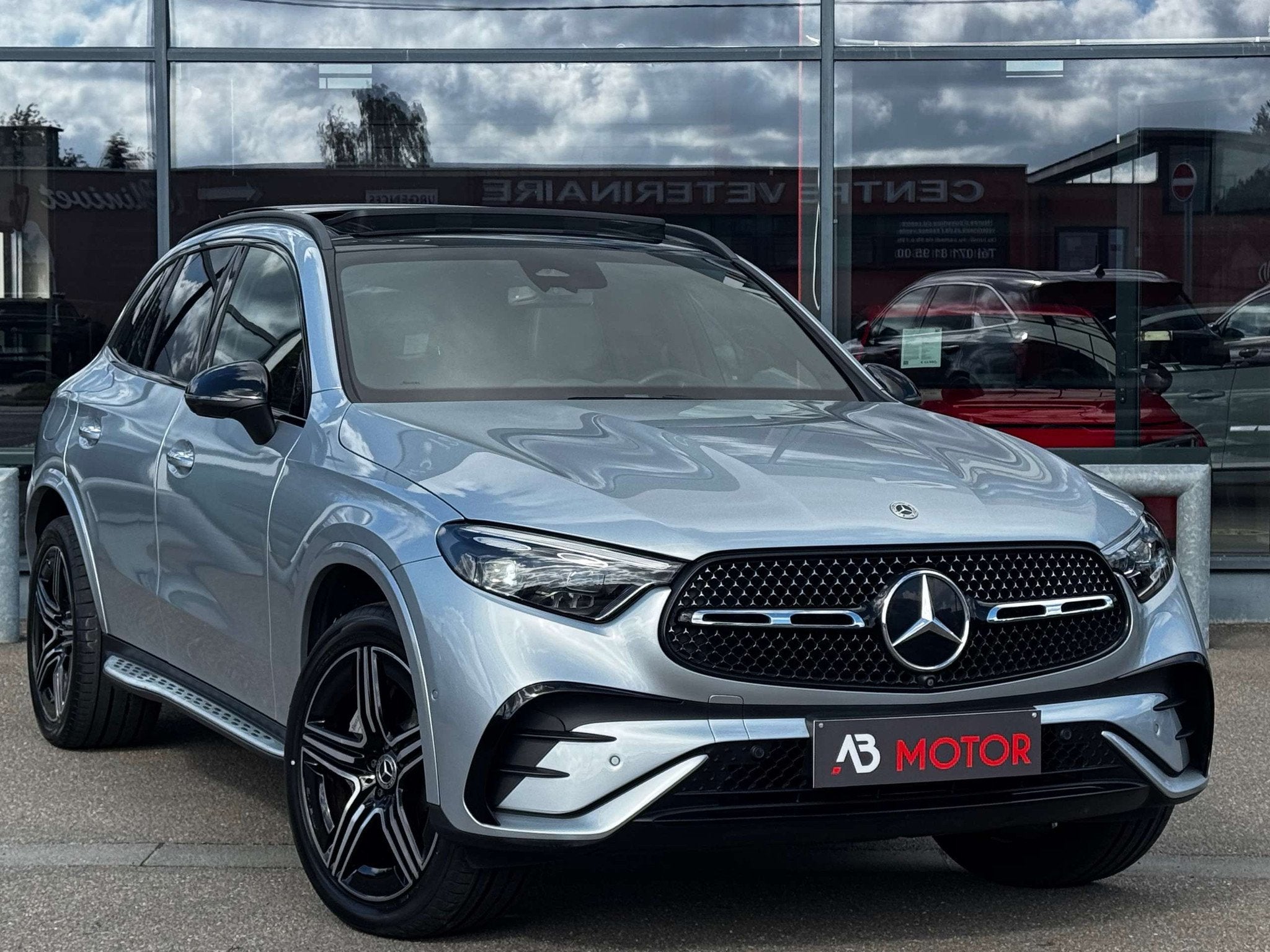 Mercedes-Benz GLC 300 GLC 300 e PHEV AMG Line (230 kW) TOIT, Autos, Argent ou Gris, Euro 6, Entreprise, Noir