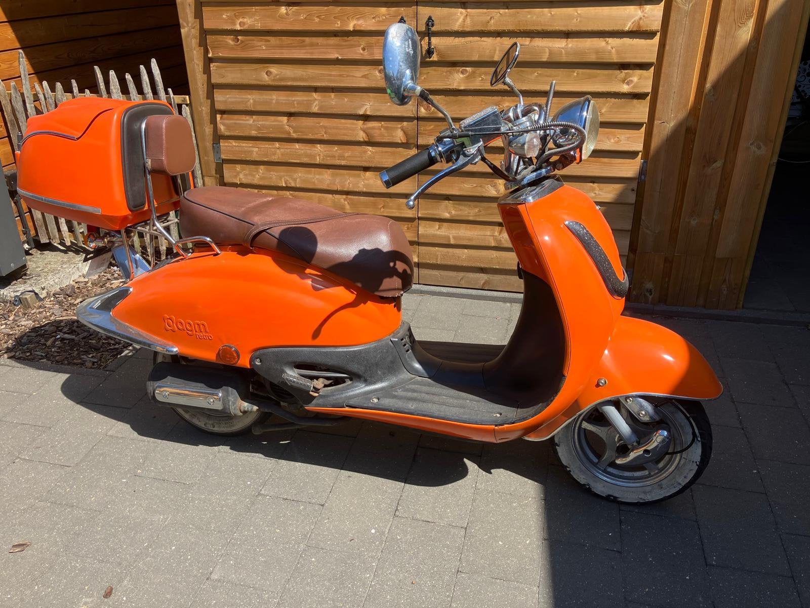 AGM Retro Scooter 50cc, Fietsen en Brommers, Brommers | Overige merken, Ophalen, Zo goed als nieuw