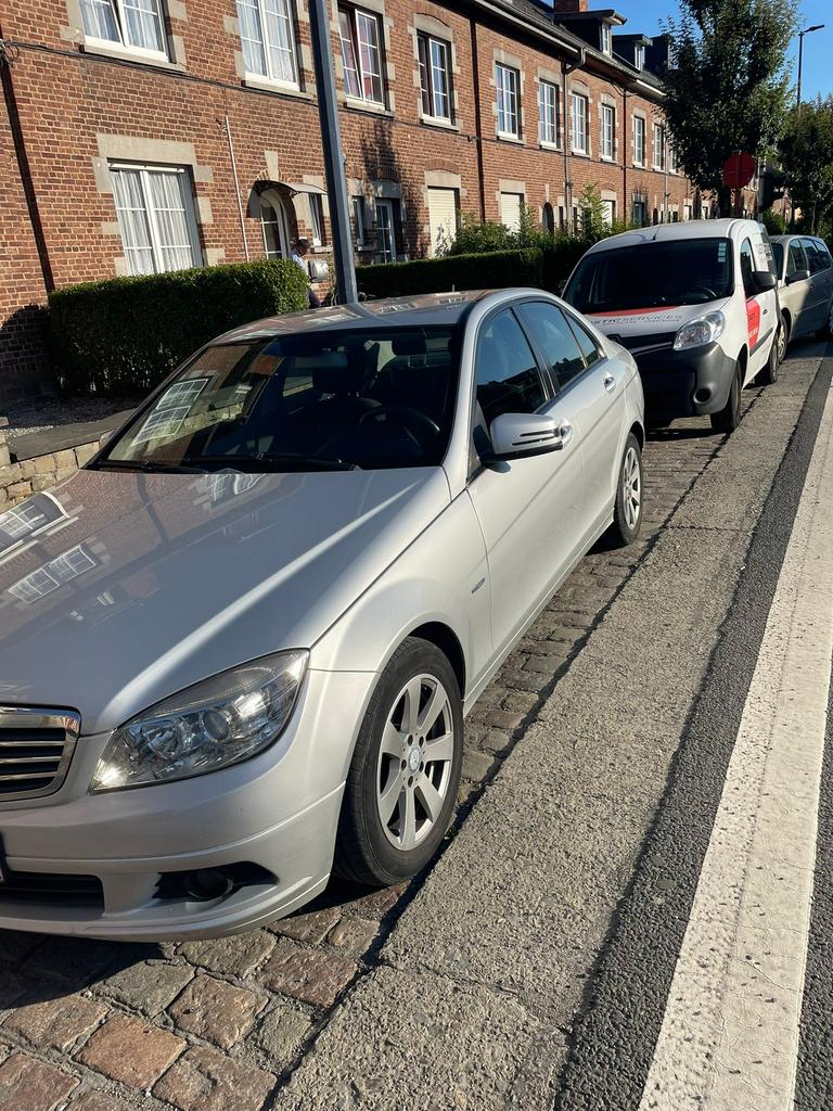 Mercedes c200 en parfait etat, Zwart, Leder en Stof, 5 deurs, Particulier