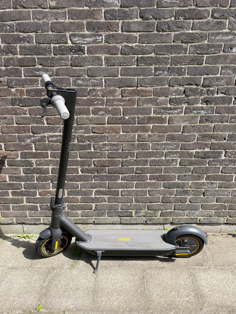 Ninebot g30 max, Fietsen en Brommers, Steps, Ophalen, Zo goed als nieuw