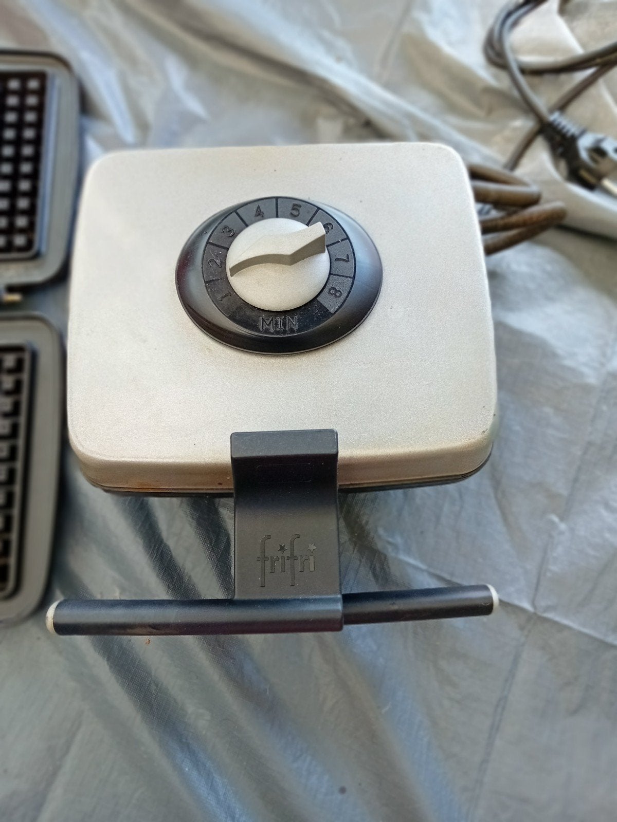 Gaufrier Nova modèle Frifri avec thermostat et 2  plaques fo, Enlèvement