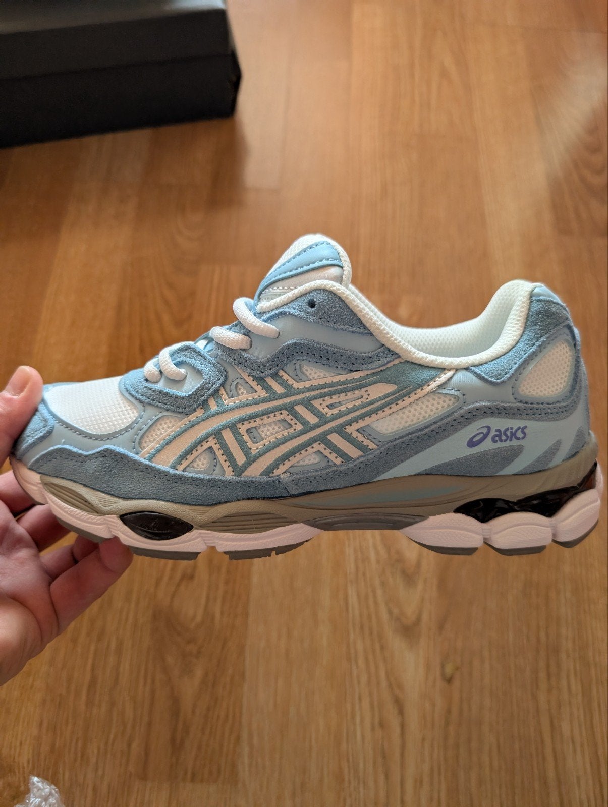 Asics sky Arctic cream, Ophalen