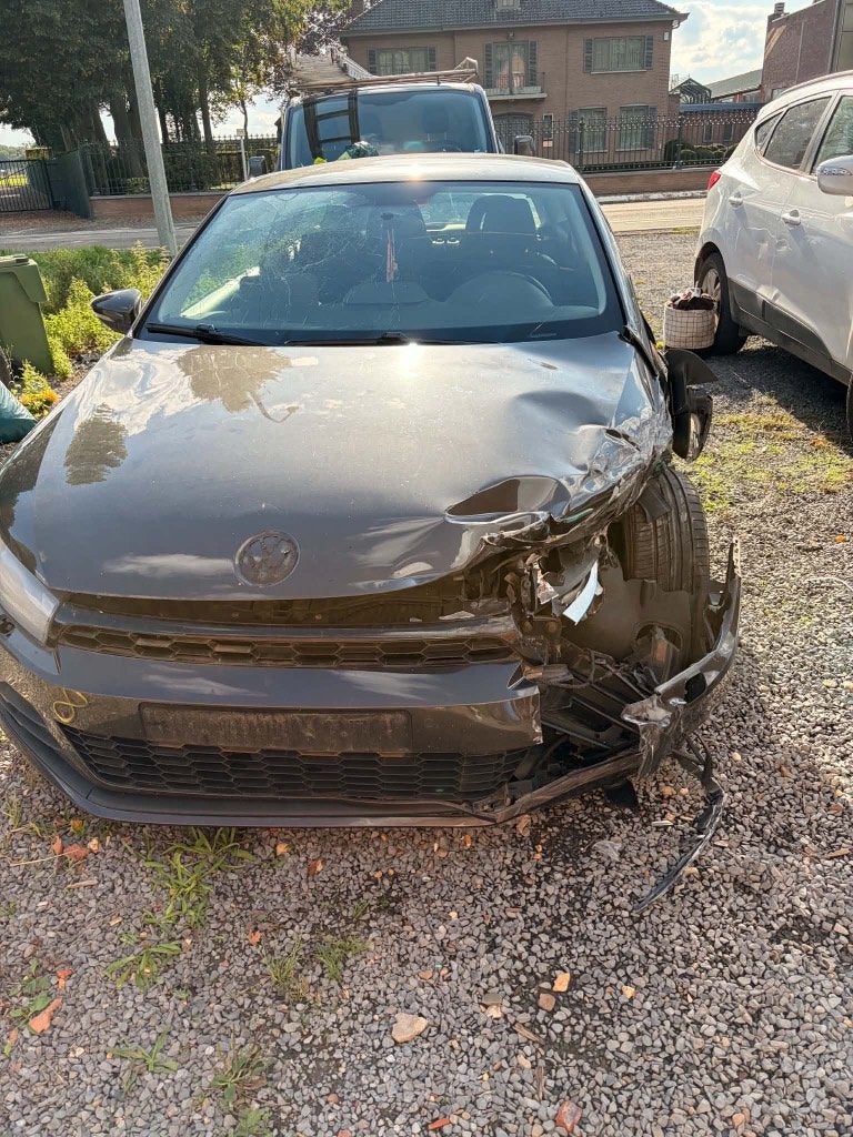schade wagen, Auto's, Voorwielaandrijving, Stof, Euro 6, Bruin