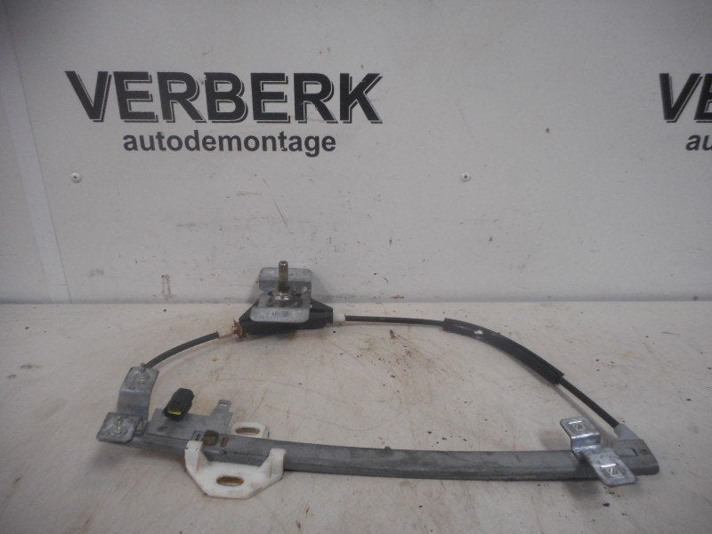 VITRE MECANISME MANUAL ARRIÈRE DROIT Volvo 440 (467219), Info@volvocars.com, Volvo Car Germany GmbH, Siegburger Straße 229
50679  Köln, DE
