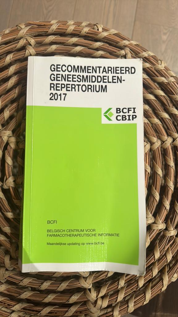 Gecommentarieerd geneesmiddelenrepertorium 2017, Boeken, Ophalen, Zo goed als nieuw