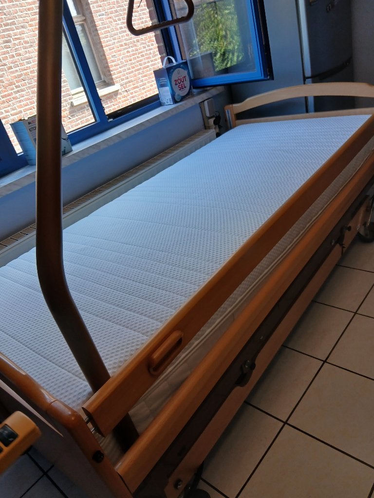 Electrisch verstelbaar ziekenhuisbed te koop, Diversen, Verpleegmiddelen, Ophalen, Gebruikt