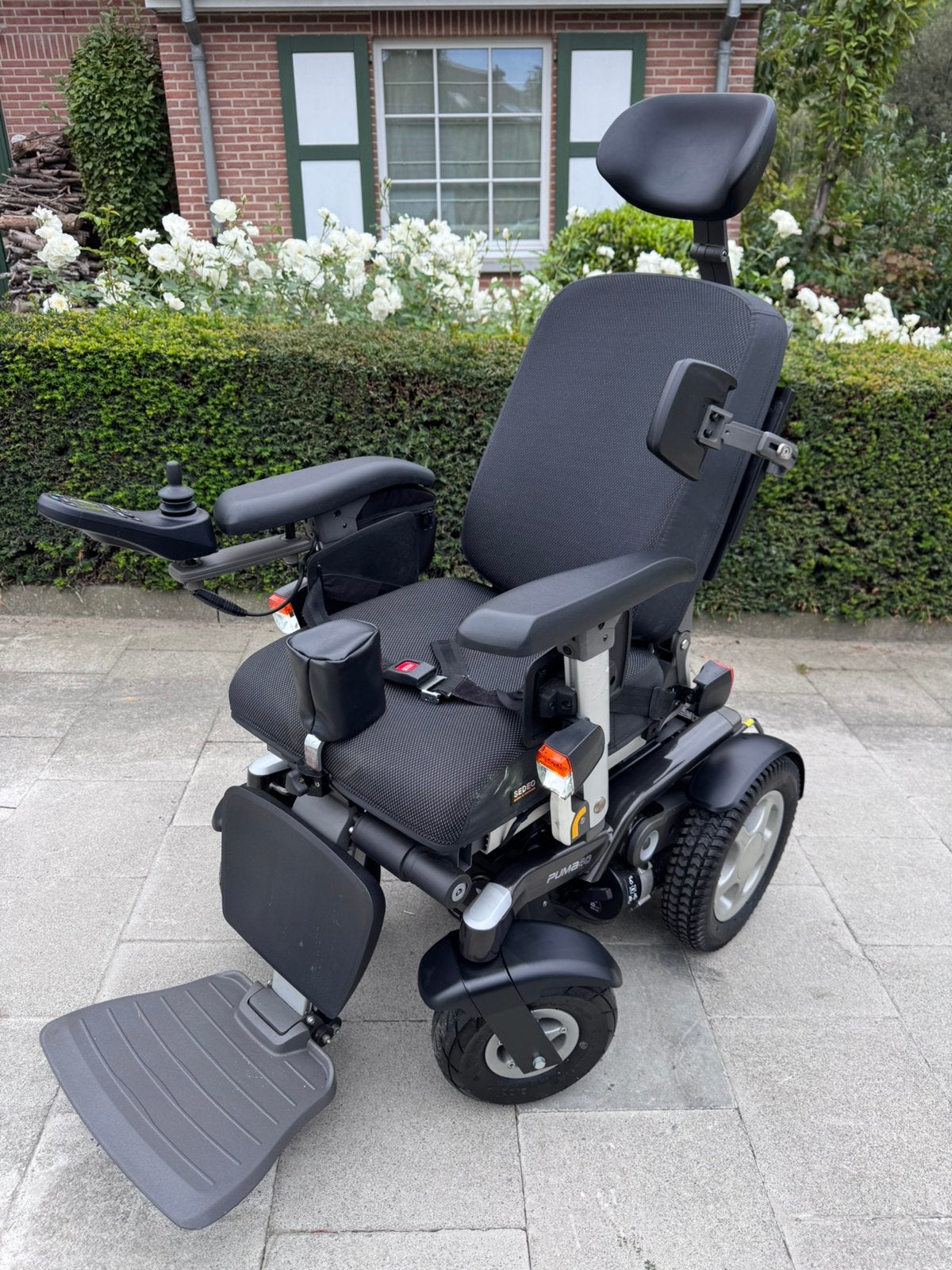 Puma 40 Handicare elektrische rolstoel invalide Rolwagen, Diversen, Ophalen of Verzenden, Zo goed als nieuw, Elektrische rolstoel