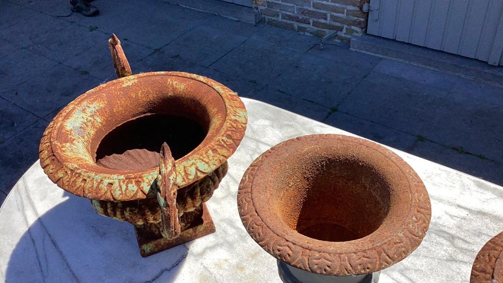 3  oude gietijzeren tuinvazen, Tuin en Terras, Tuinvazen, Gebruikt, Ophalen of Verzenden