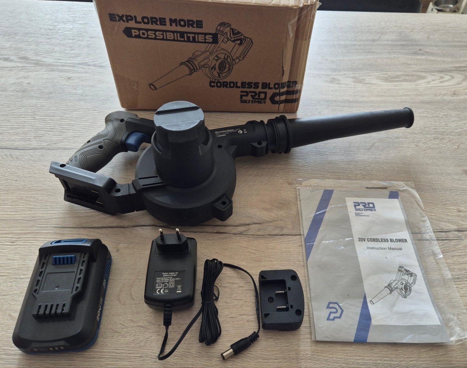 Bladblazer+accu+oplader ( Nieuwe staat), Tuin en Terras, Bladblazers, Ophalen of Verzenden, Zo goed als nieuw, Accu, Handgedragen