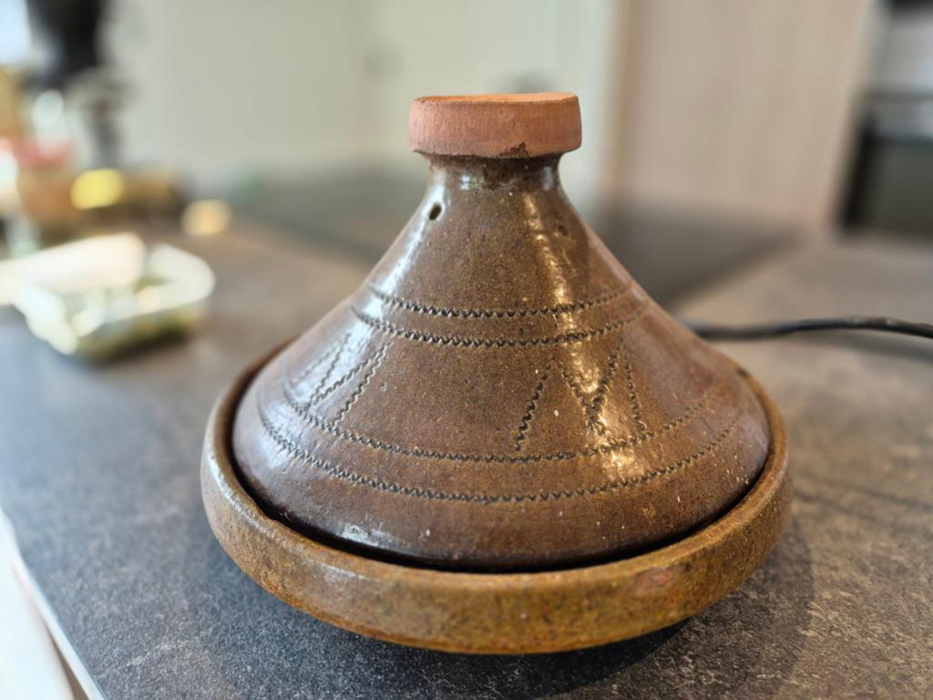 Authentieke tajine in perfecte staat (32cm), Enlèvement ou Envoi, Comme neuf, Autres matériaux, Autres types
