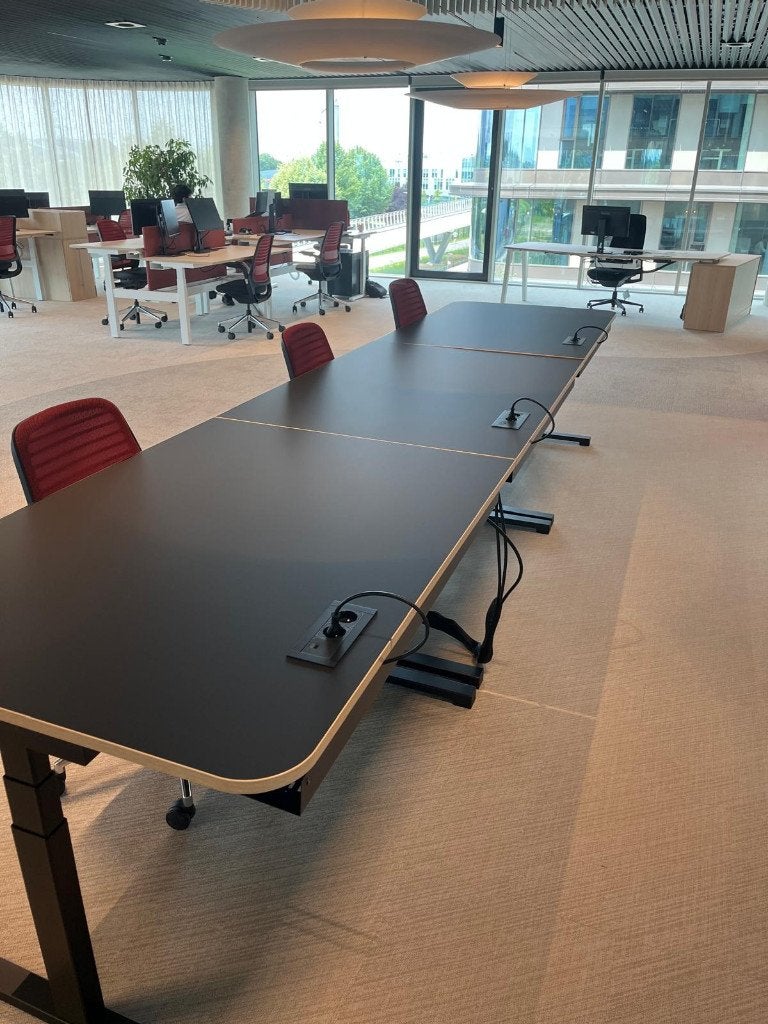 Set van 3 ergonomische elektrisch hoogteverstelbare bureaus, Huis en Inrichting, Bureaus, Nieuw, In hoogte verstelbaar, Overige materialen