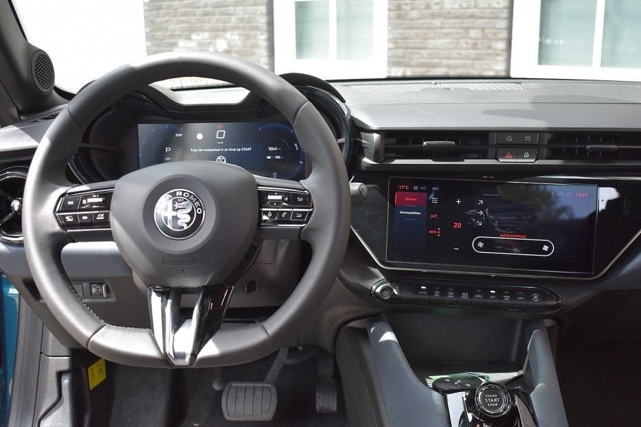 Alfa Romeo Junior Elettrica 54kW 156pk/Apple car play Wij zi, Autos, Autres modèles, Achat, Entreprise, Carnet d'entretien