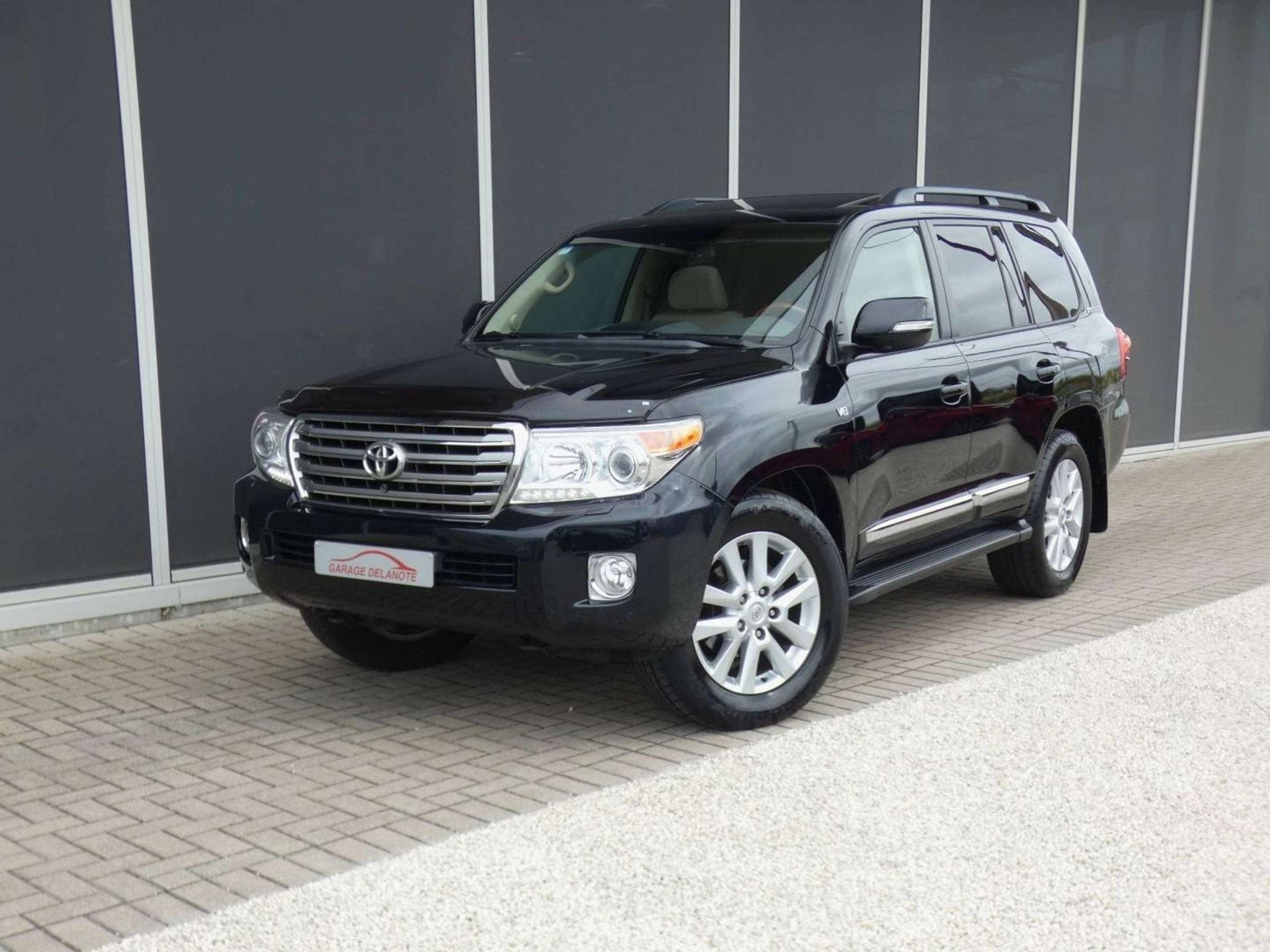 Toyota Land Cruiser 200 V8 PREMIUM +3,5 TON SLEEP +LICHTE VR, Autos, Toyota, Cuir, Euro 5, Achat, Beige