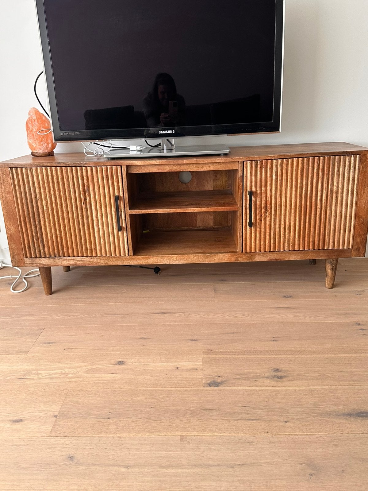 TE OPHALEN IN OOSTENDE - TV meubel van mango hout, Ophalen, Zo goed als nieuw, Urban