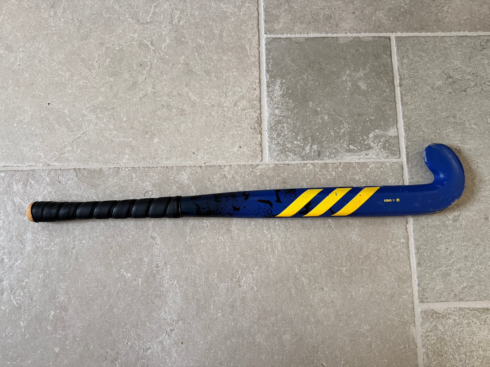 Stick hockey extérieur Adidas 24 inch 61 cm, Enlèvement, Comme neuf, Stick
