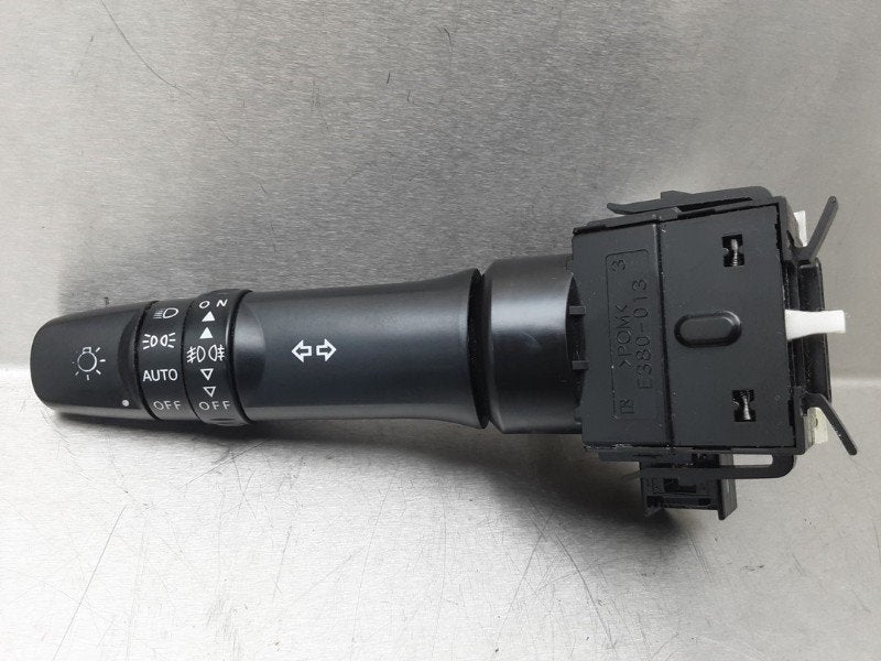 INTERRUPTEUR D'ECLAIRAGE Lancer Sports Sedan (CY / CZ), Utilisé, Mitsubishi