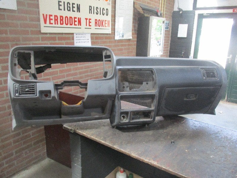DASHBOARD Escort 4 (AAF / ABF / GAF) (86-ag-b0-4326-aaw), Gebruikt, Henry-Ford-Straße  1
50735  Köln, DE, Ford-Werke GmbH, Kunden@ford.com