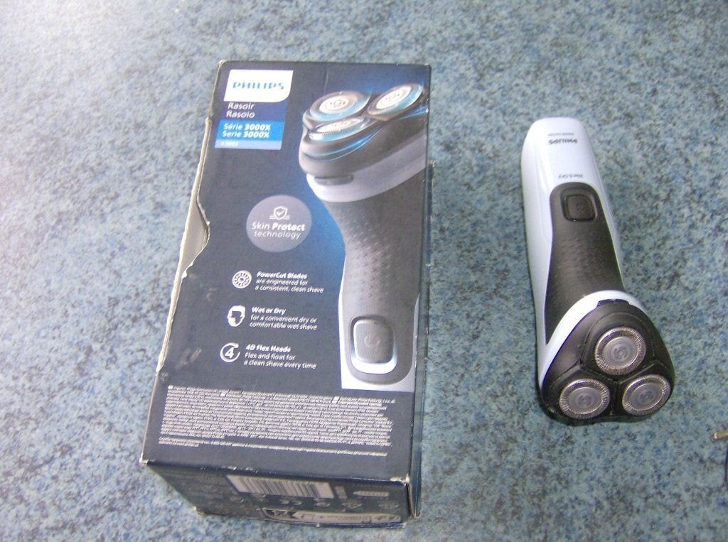 Scheerapparaat Philips 3000X + oplader, Elektronische apparatuur, Persoonlijke Verzorgingsapparatuur, Ophalen