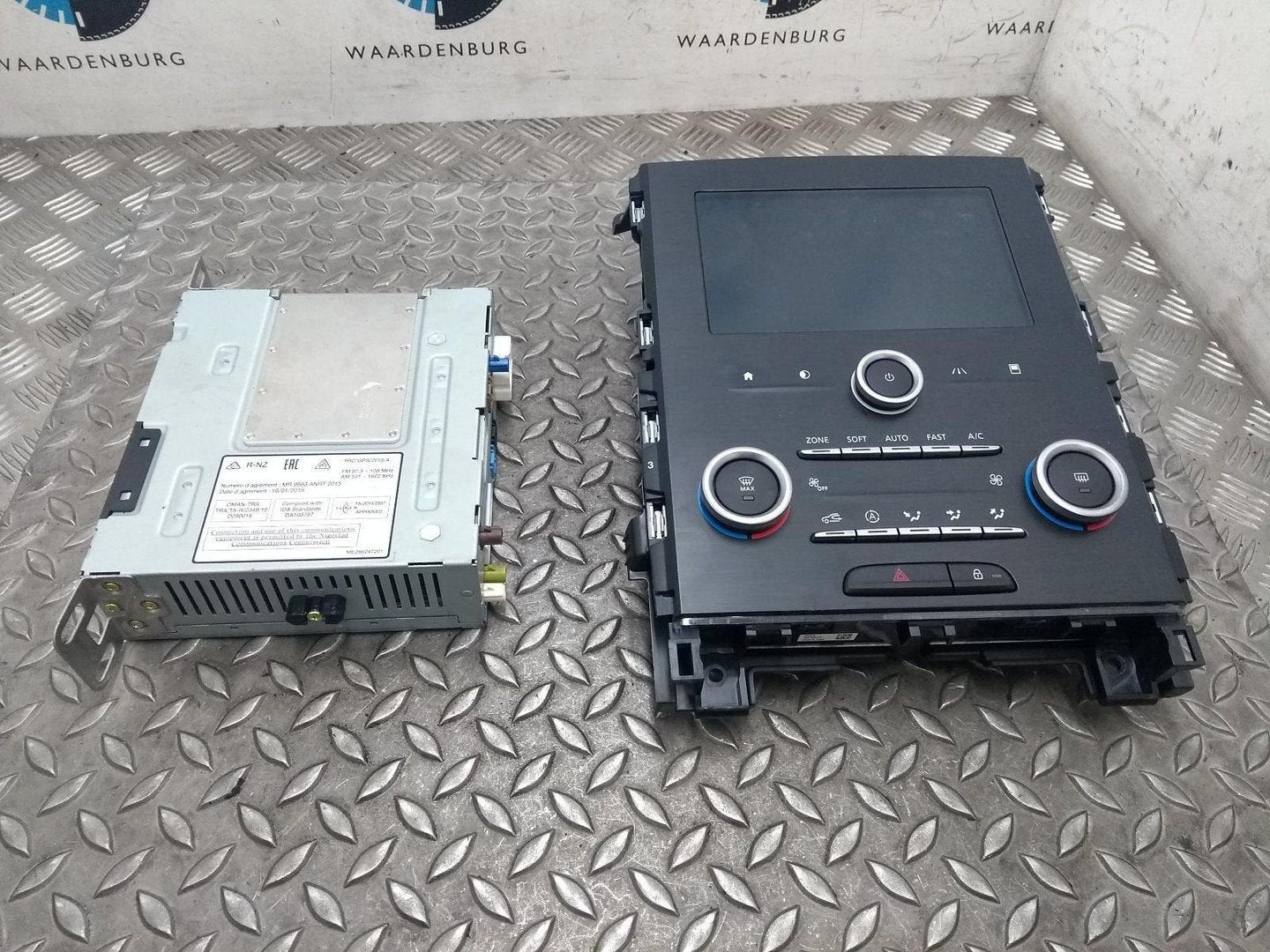 RENAULT MEGANE RADIO 2016, Auto-onderdelen, Ophalen of Verzenden, Gebruikt, Stiba lid
