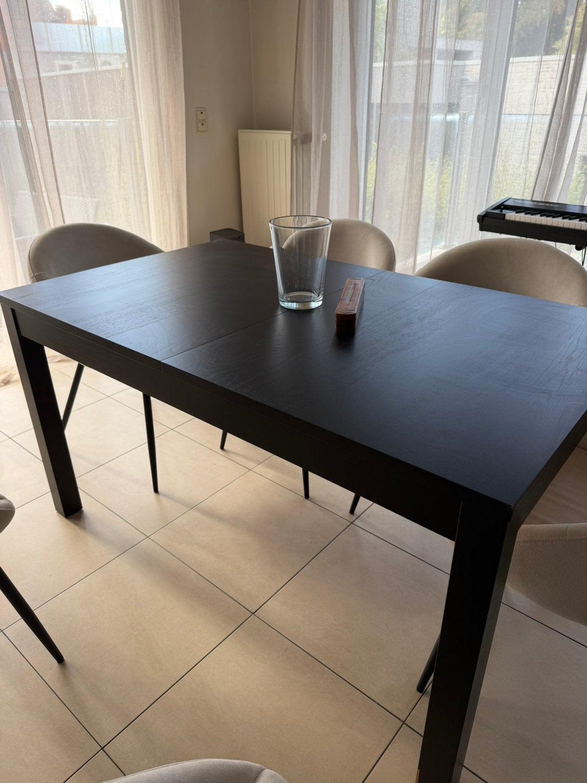 Uittrekbare eettafel zwarte eik, Ophalen, Zo goed als nieuw