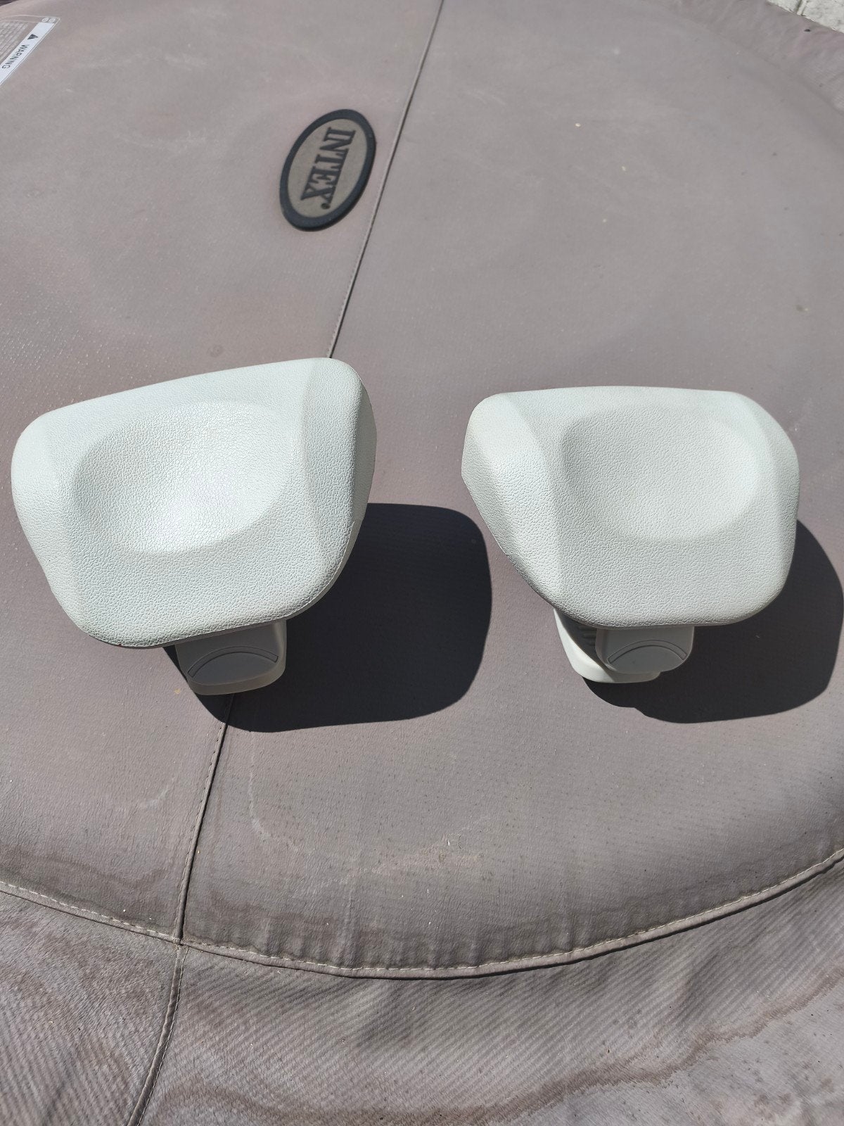 2repose tête pour jacuzzi, Enlèvement, Utilisé, Fixé
