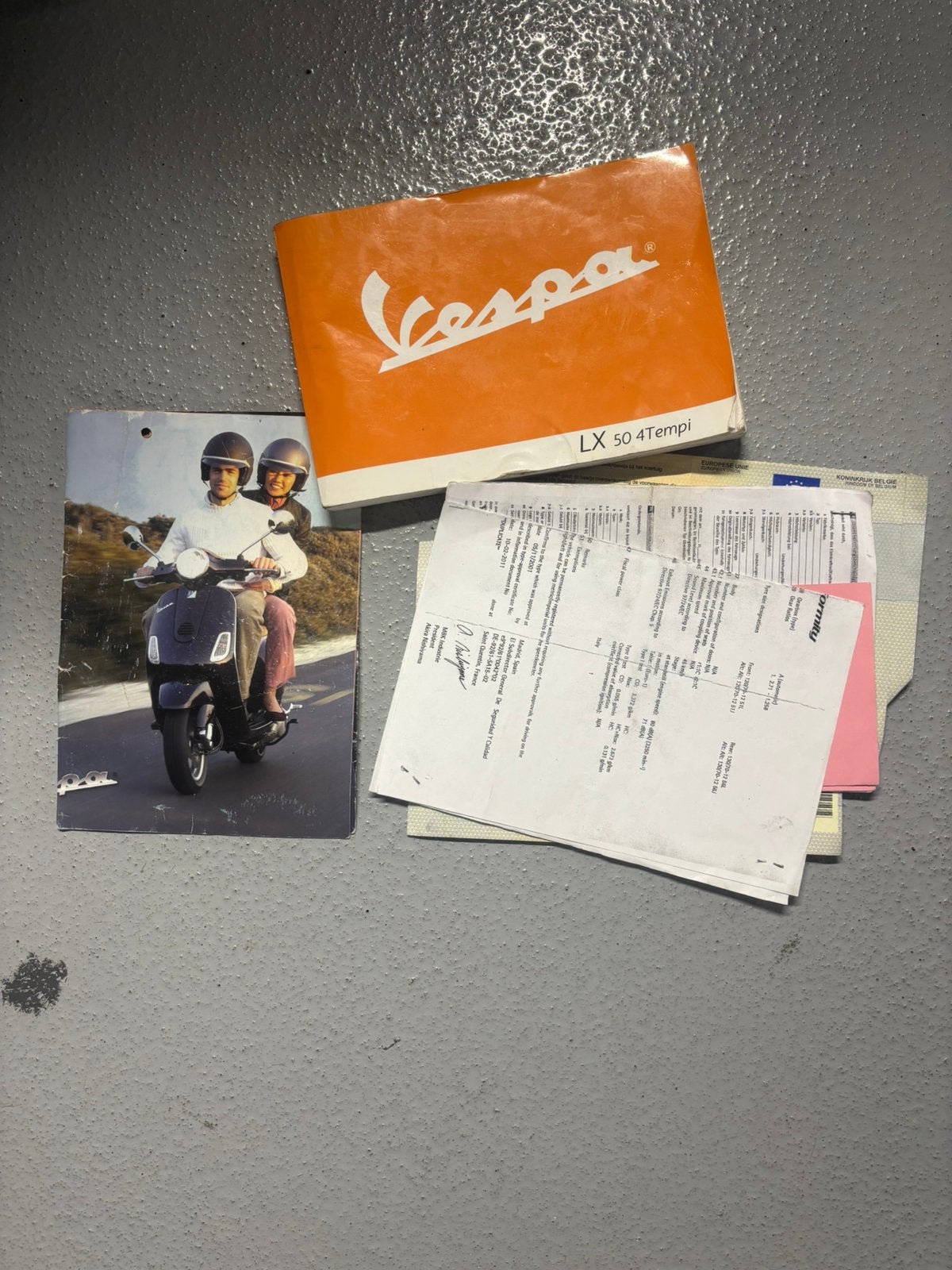 Vespa 50cc 4 temps 7000km second proprio, Enlèvement, Comme neuf