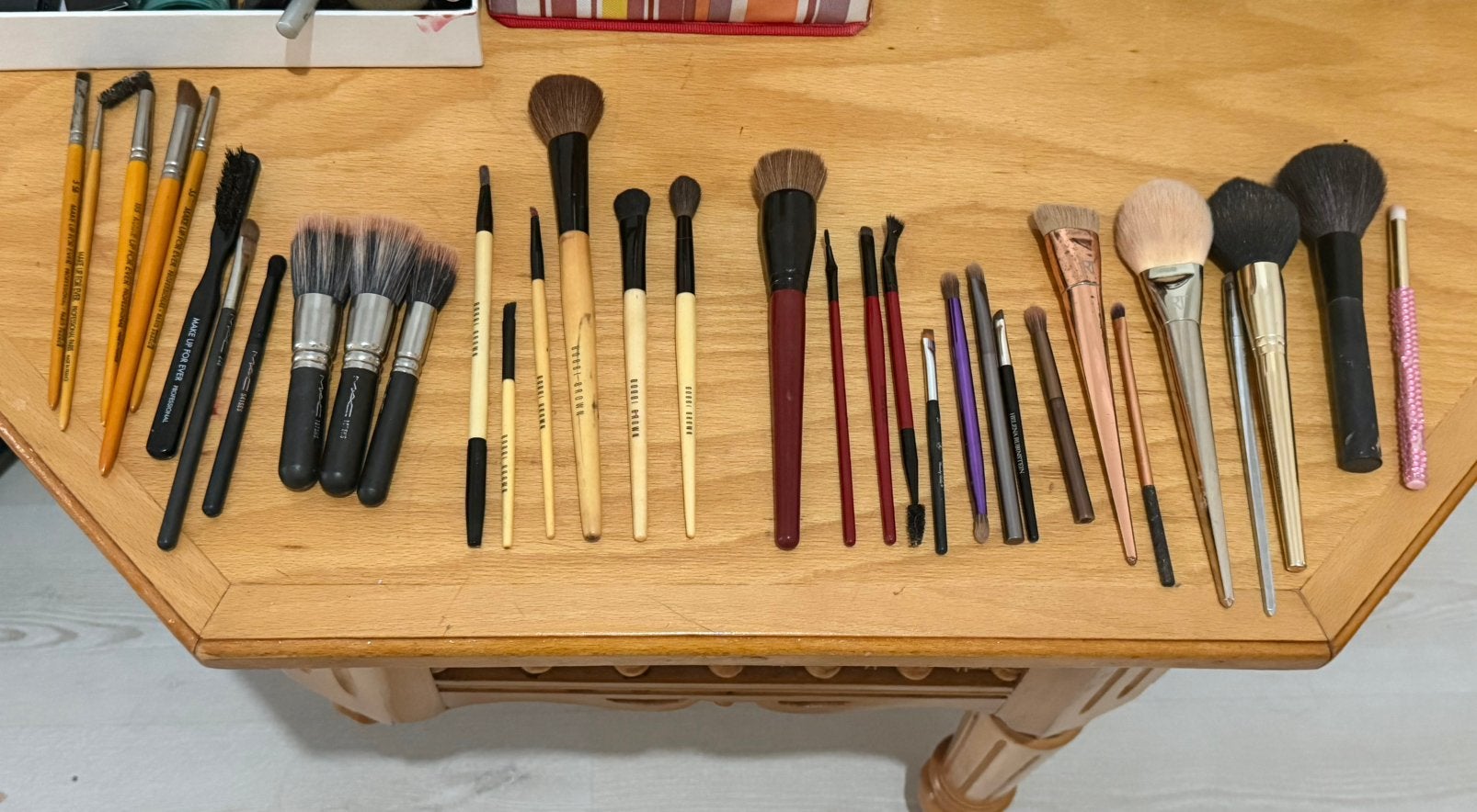 Bobbi bruine make-upborstels zorgen voor altijd..., Handtassen en Accessoires, Uiterlijk | Cosmetica en Make-up, Ophalen of Verzenden