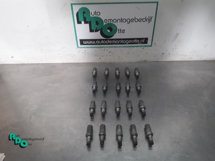 Kit boulons de roue d'un Mercedes Diversen, -, 3 mois de garantie, Utilisé, -