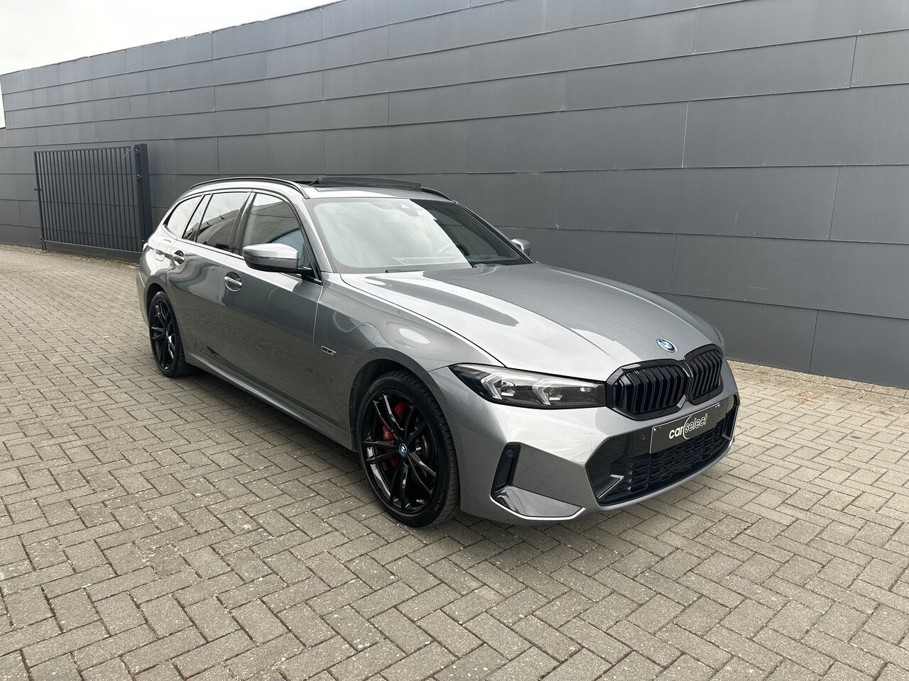 BMW 330 e X-drive Touring  M-edition PANO/HUD/MPACKPRO/ALUS, 0 kg, Argent ou Gris, 0 kg, 216 kW