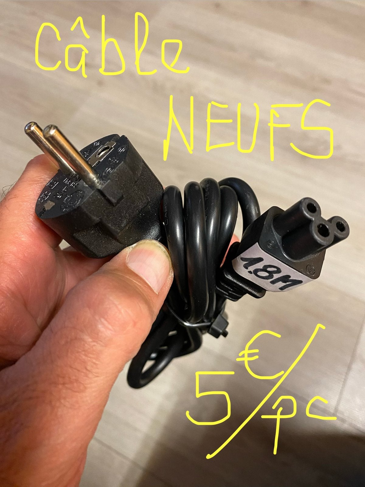 Câble Tripolaire (3broches) pour ordinateur portable 5€/pc, Informatique & Logiciels, Enlèvement ou Envoi, Neuf