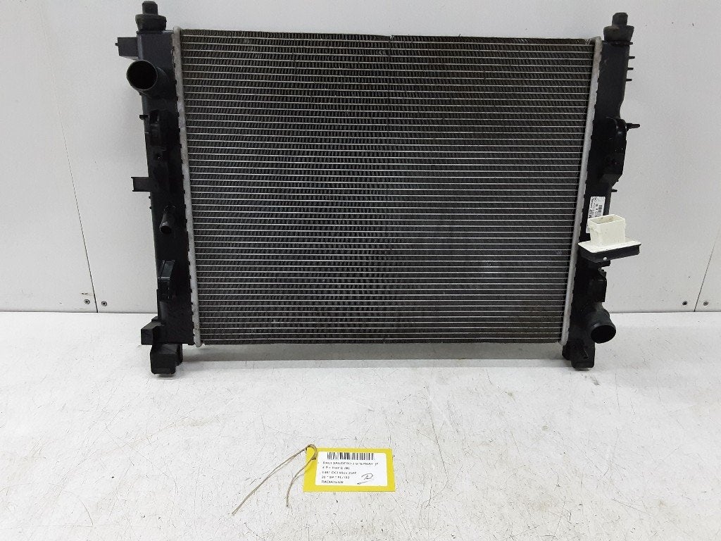 RADIATEUR Dacia Sandero II (01-2012/12-2018) (214104225R), Auto-onderdelen, Dacia, Gebruikt, Renault Deutschland AG, Peter-Huppertz-Straße 5
51063  Köln, DE