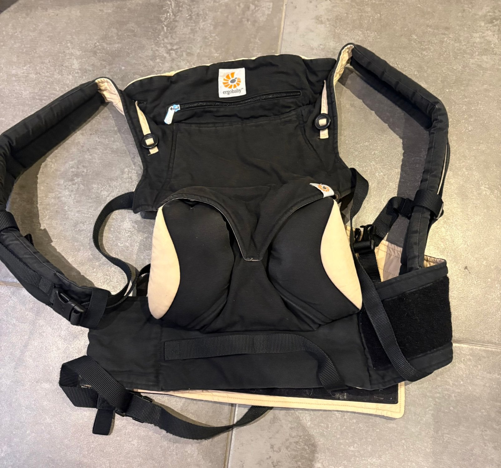Draagzak Ergobaby met babyzitje, Kinderen en Baby's, Babydragers en Draagdoeken, Overige merken, Buik of Rug, Ophalen of Verzenden
