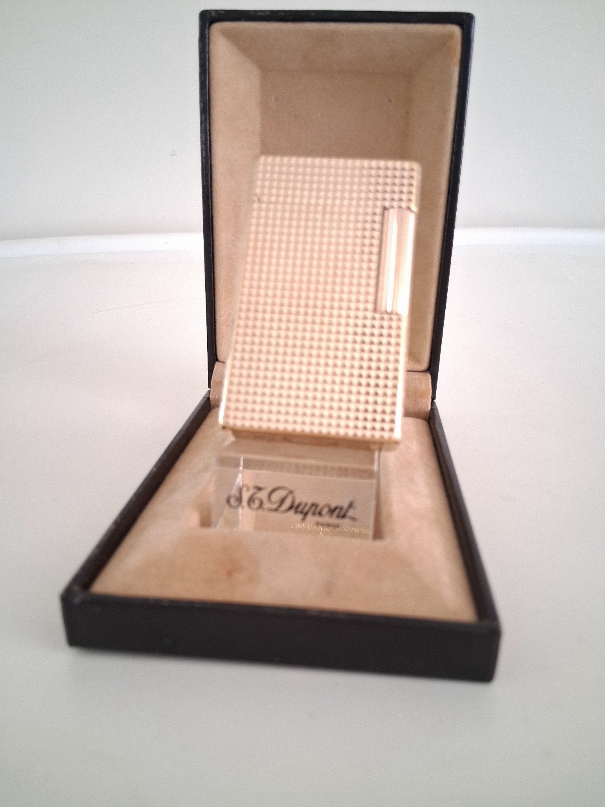 Briquet Dupont L1 Diamond Model. Couleur : plaqué or., Collections, Enlèvement ou Envoi, Comme neuf, Briquet