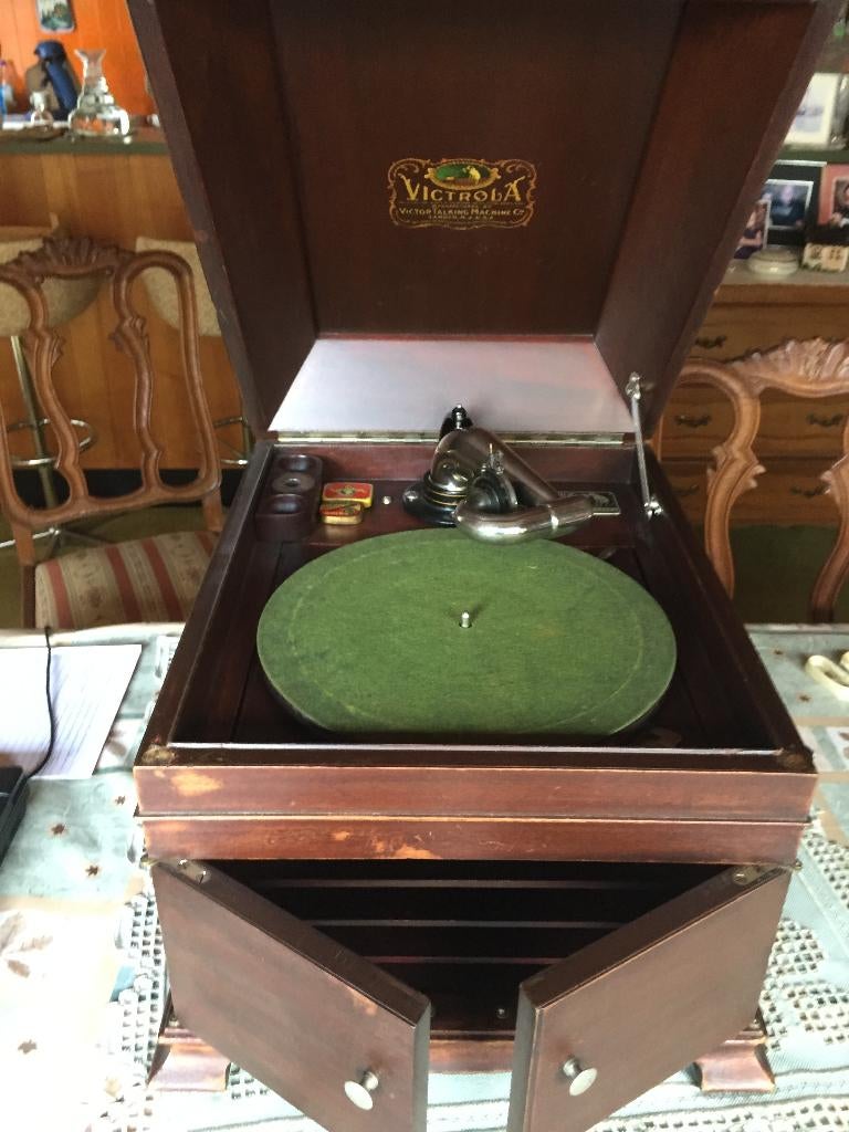 Antieke Grammofoon 'VICTOR-VICTROLA', Ophalen