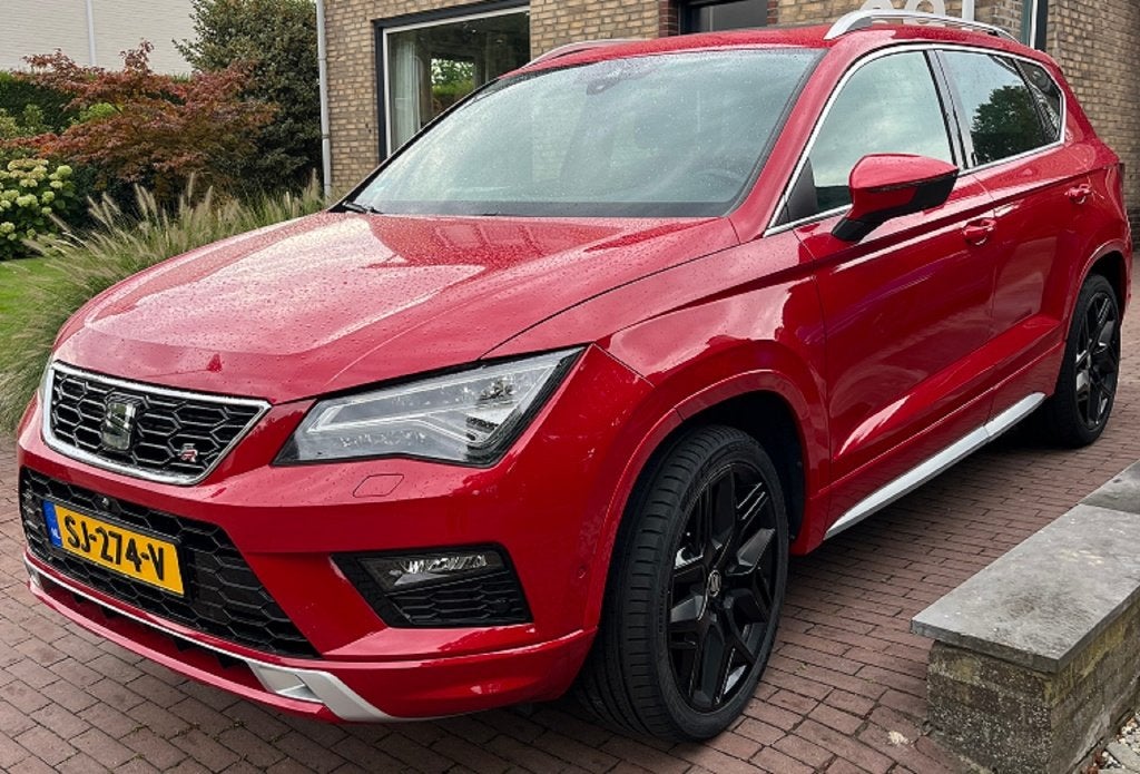 SEAT ATECA 1.4 ECO TSI FR BUSINESS INT. CAMERA PANO TREKHAAK, Auto's, Dealer onderhouden, Zwart, 4 cilinders, Ateca