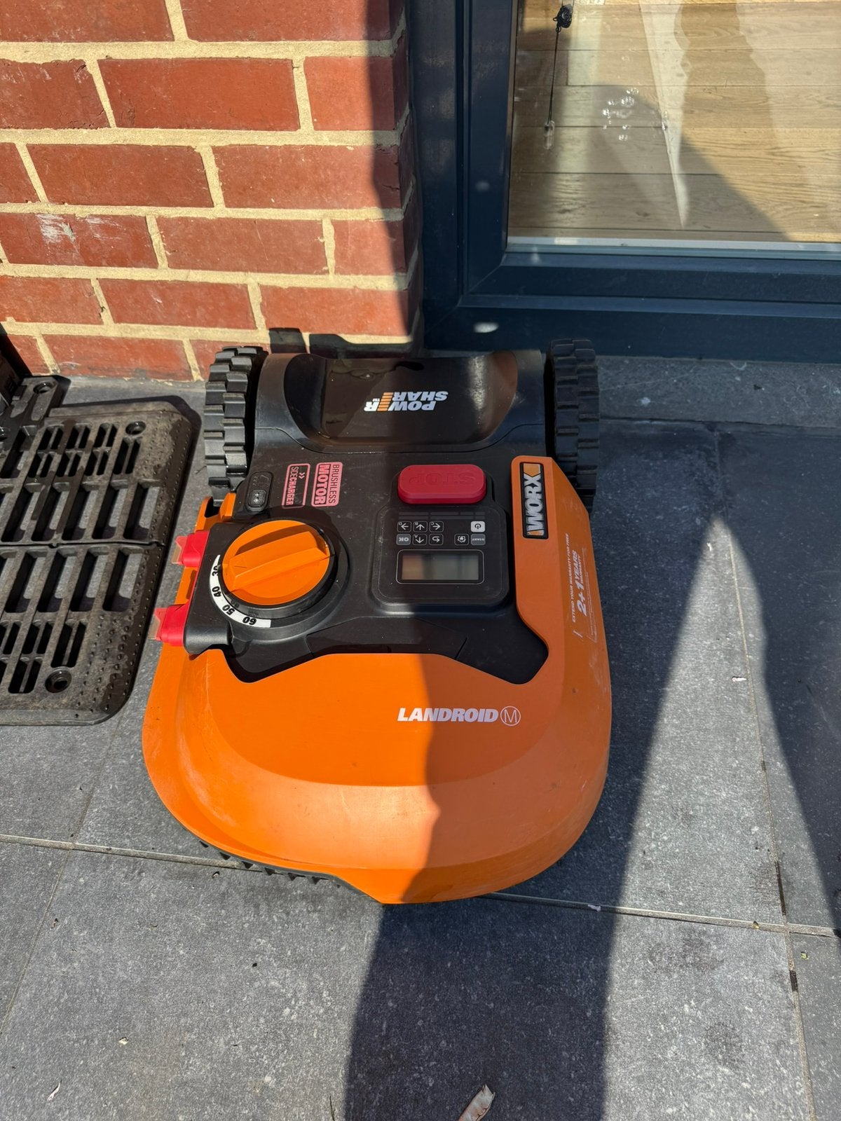 Tondeuses robot Worx avec son socle de recharge, Enlèvement, Comme neuf