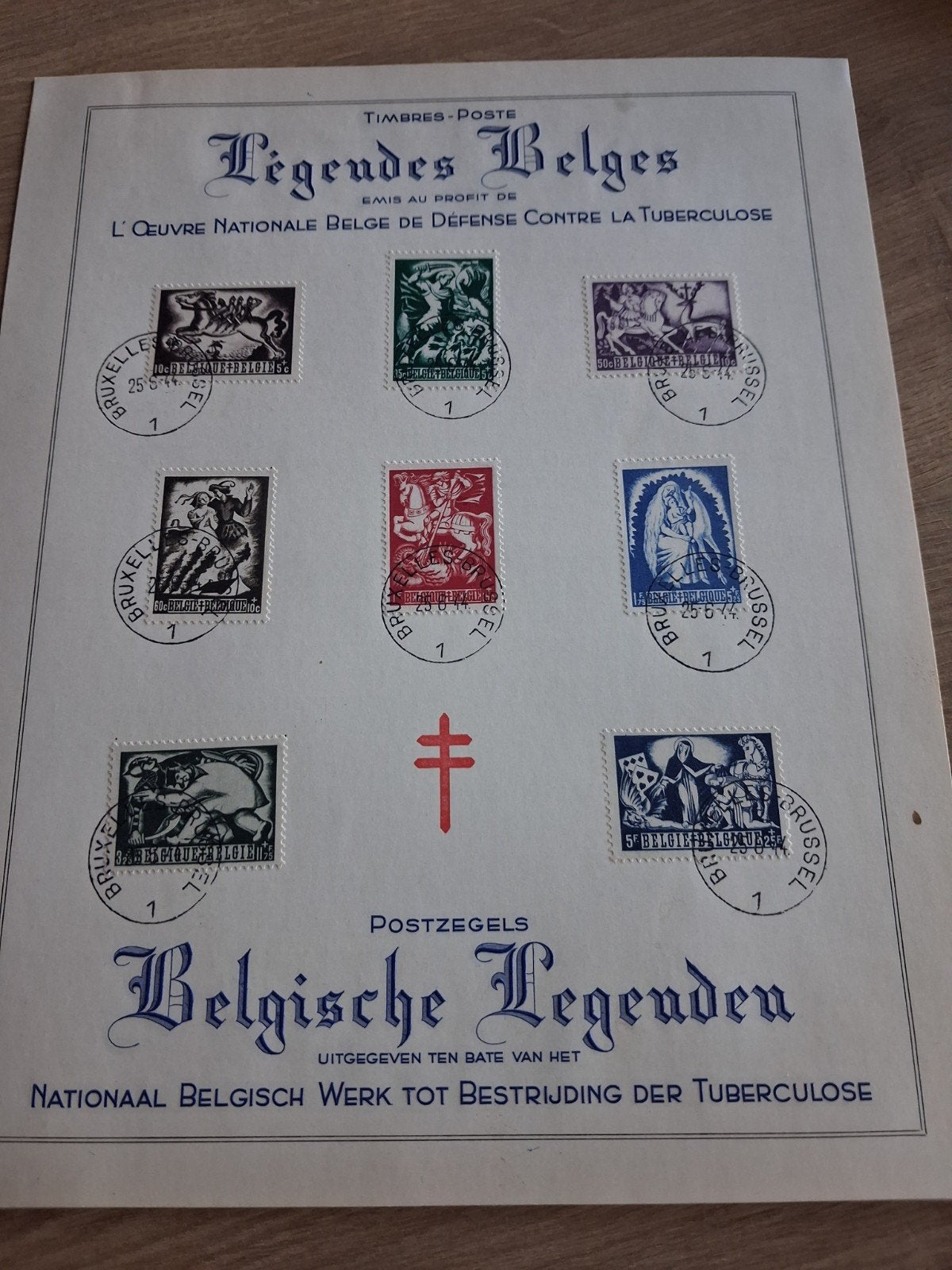 Planche Légendes belges 25/8/44, Timbres & Monnaies, Enlèvement ou Envoi, Affranchi, Oblitération 1er jour, Avec timbre