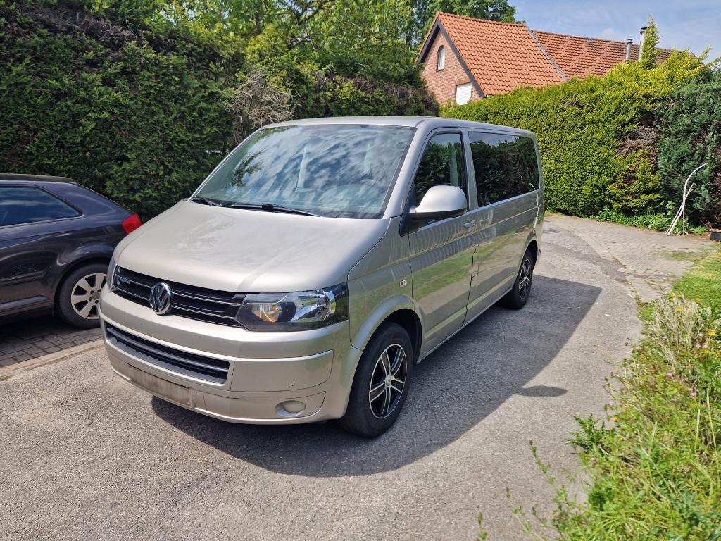 VW Multivan 7 L 2.0 TDI 116 CV Bluemotion Euro 5, 7 places, Boîte manuelle, Noir, 5 portes