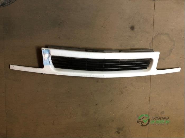 Grille van een Opel Corsa, Gebruikt, -, -, Opel