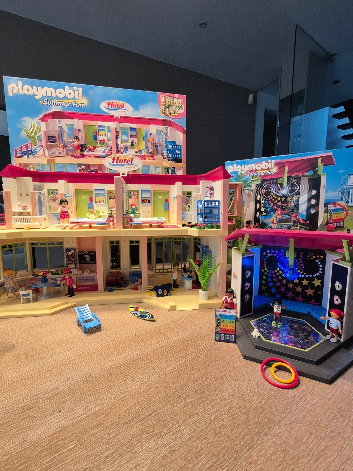 Playmobil hotel en kinderdisco met licht en geluid compleet, Ophalen, Zo goed als nieuw, Gebouw