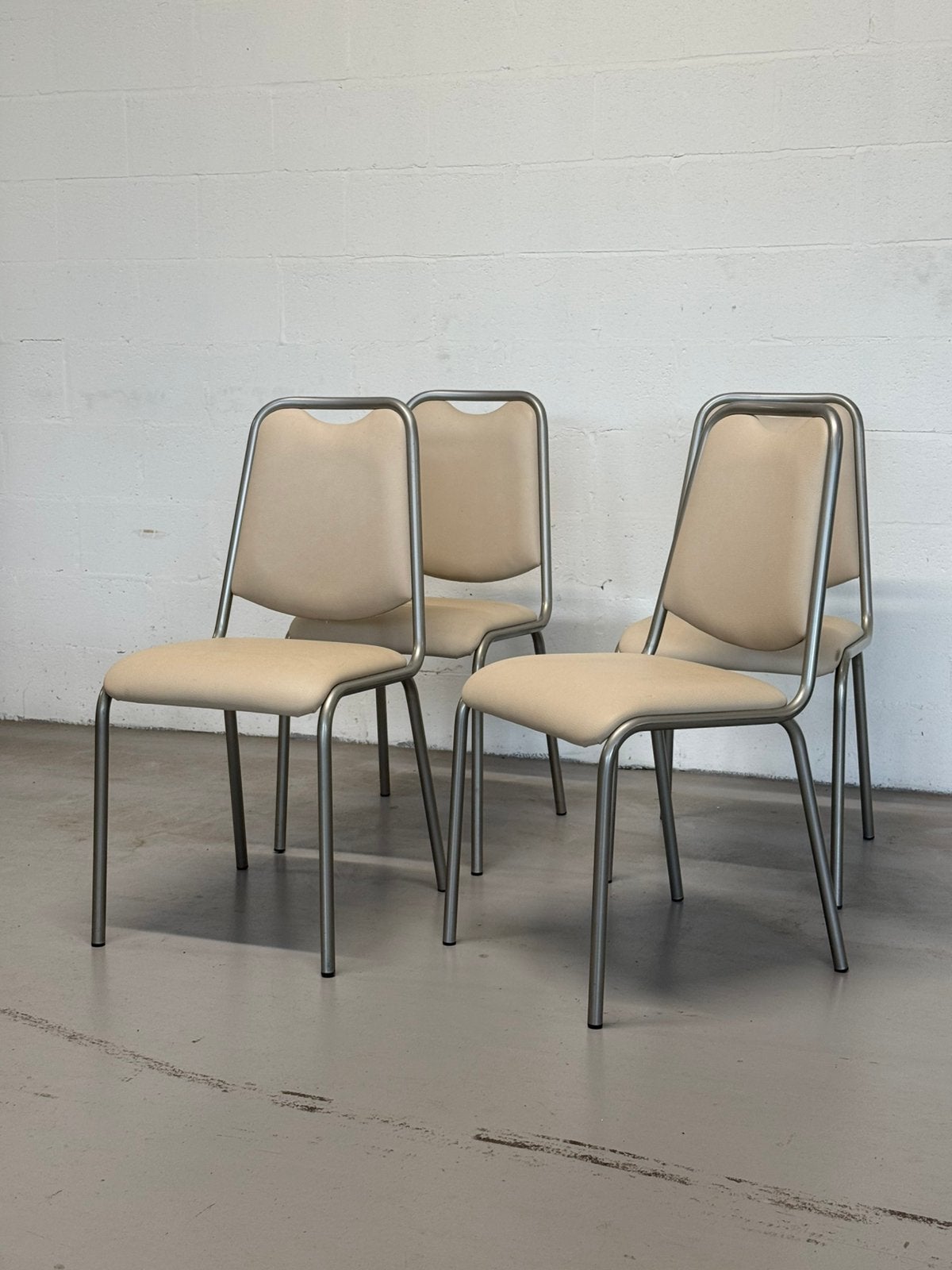 Lot de 4 chaises vintage structure tubulaire métal crème, Métal, Comme neuf, Enlèvement, Blanc