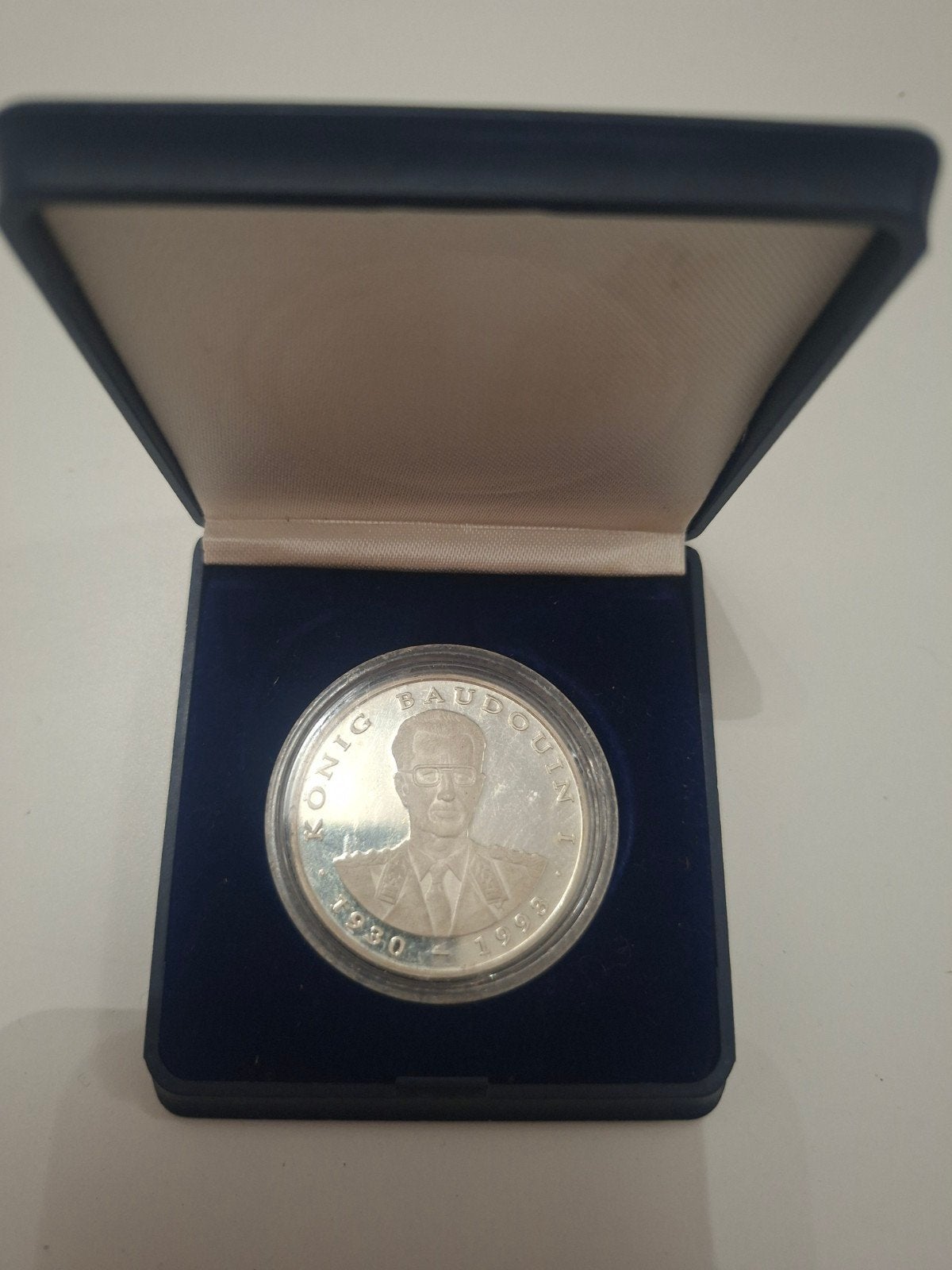 Médaille commémorative du roi Baudouin., Enlèvement ou Envoi