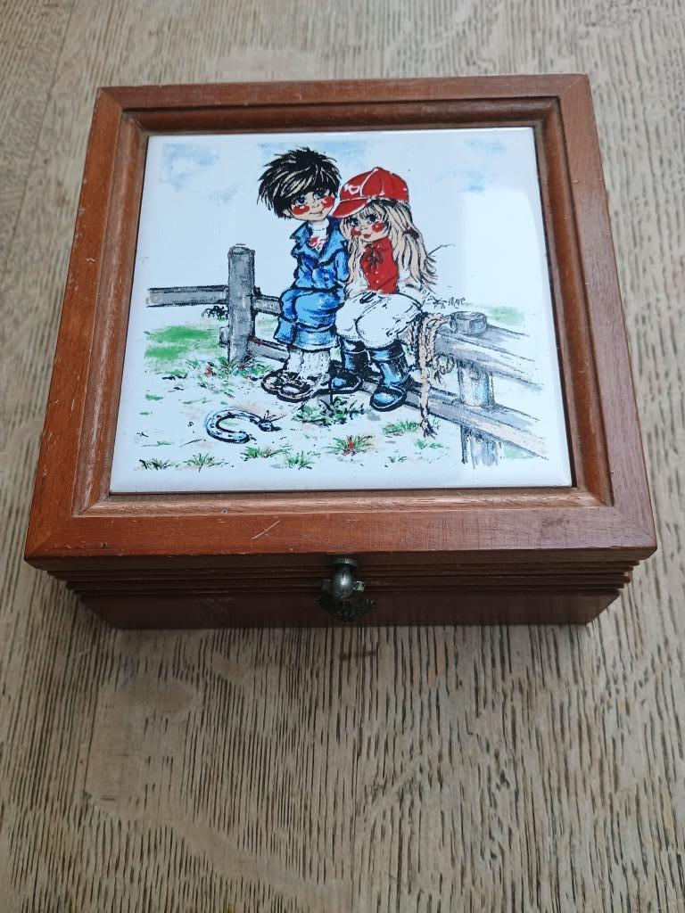 Vintage houten juwelenkistje met tegel, Ophalen