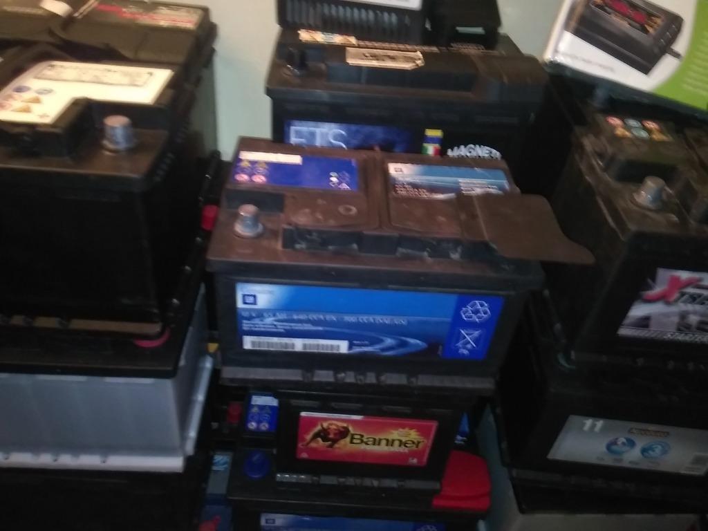 Autobatterijen 12V 35Ah à 110Ah, Ophalen, Gebruikt, Universele onderdelen
