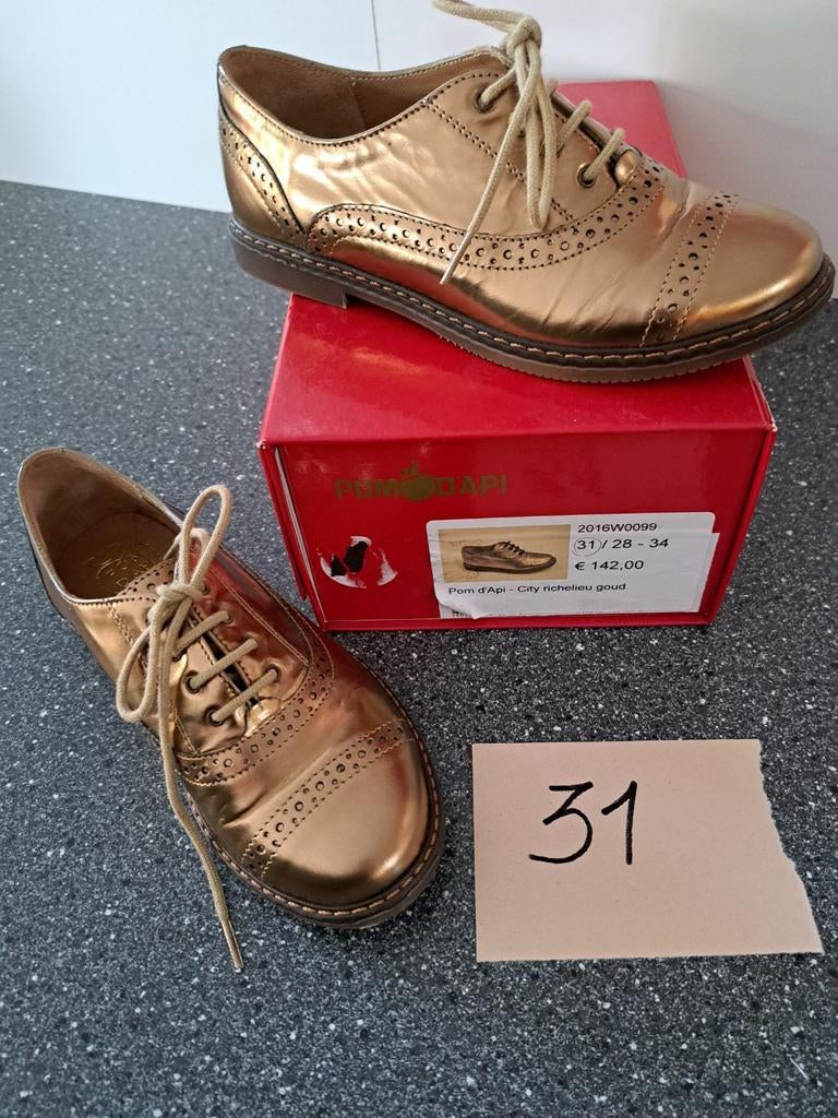 Schoenen goud mt. 31. Nieuw, Enlèvement ou Envoi, Comme neuf, Chaussures