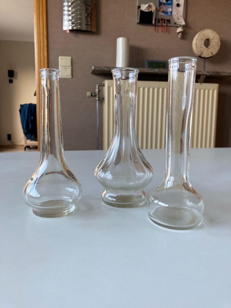 Drie kleine glazen vaasjes, Overige kleuren, Ophalen of Verzenden, Minder dan 50 cm, Glas
