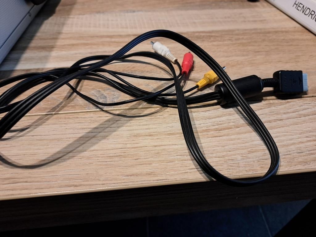 Ps2/1 videokabel, Ophalen of Verzenden, Zo goed als nieuw, Voeding, Oplader of Kabel, PlayStation 2