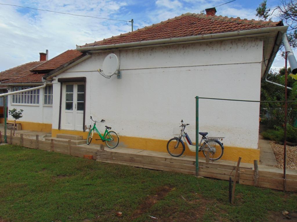 Te koop in Hongarije - Abádszalók (idn230915), Immo, 170 m², Overige soorten, Overig Europa, 2 kamers