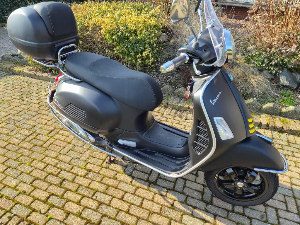 Vespa GTS Super Tech 300 HPE    2022, Scooter, Contrôle de traction, Particulier, 12 à 35 kW
